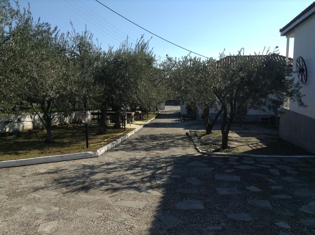 Dimos Bungalows Palaiontsiflikion Exterior photo